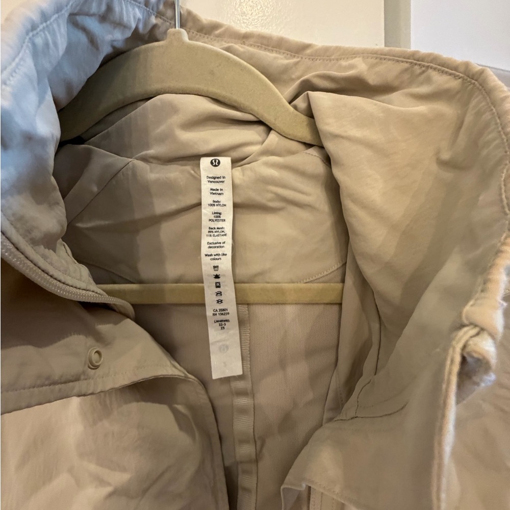 Lululemon Always Effortless Classic-Fit
Jacket  Size 2 - Picture 2 of 7